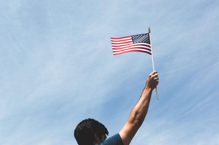 Como as novas políticas migratórias de Trump afetam a vida dos brasileiros nos EUA