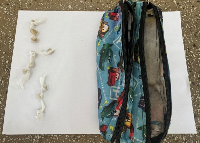 Homem é detido em Teixeira após ser flagrado com drogas escondidas em estojo escolar