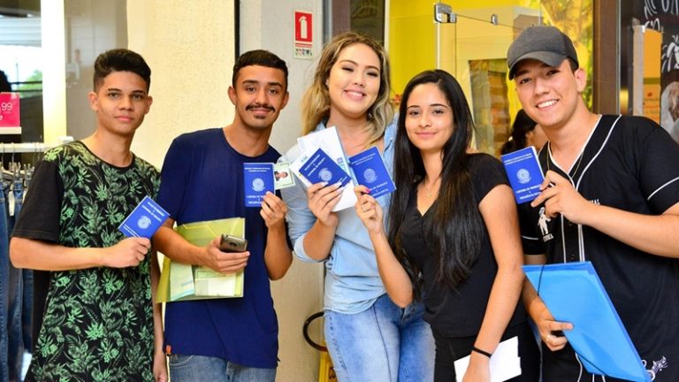 CIEE disponibiliza mais de setecentas oportunidades de estágio e Jovem Aprendiz na Bahia