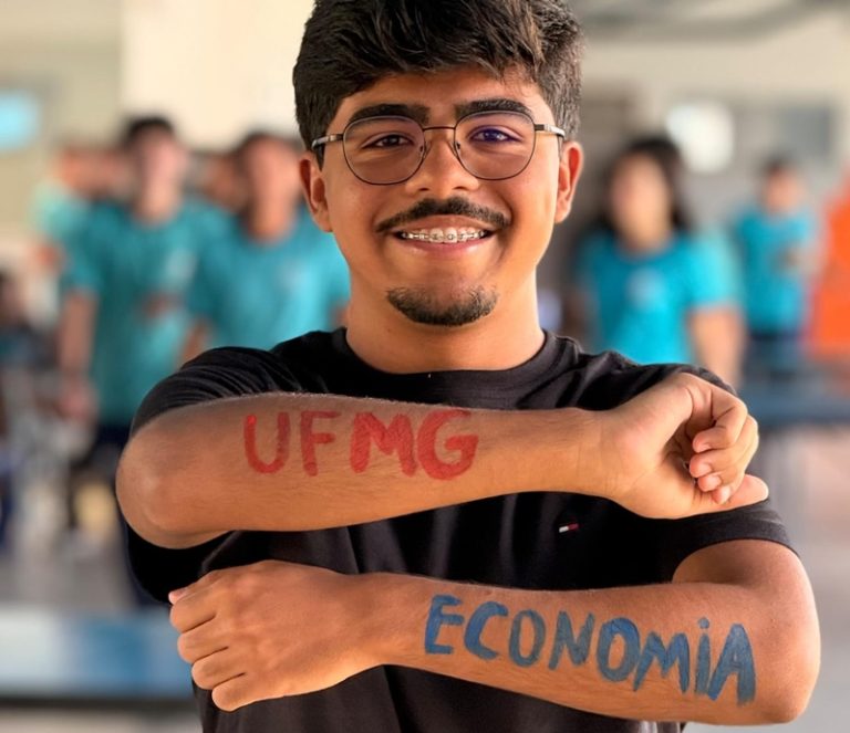 Transformação do cotidiano de estudos no Colégio Universitário para alcançar a aprovação.