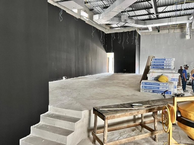 Progresso nas obras do auditório garante qualidade na infraestrutura educacional
