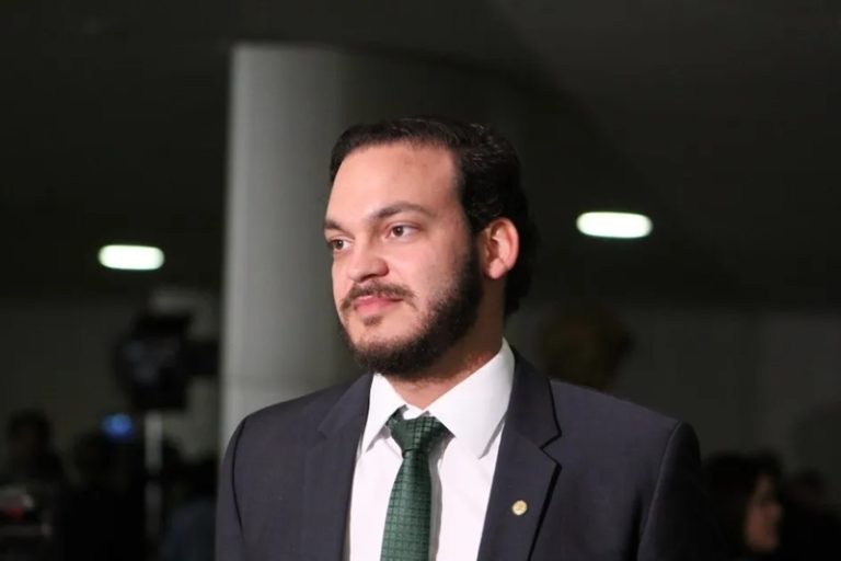 Operação da PF em Teixeira investiga corrupção e mira Uldurico Júnior