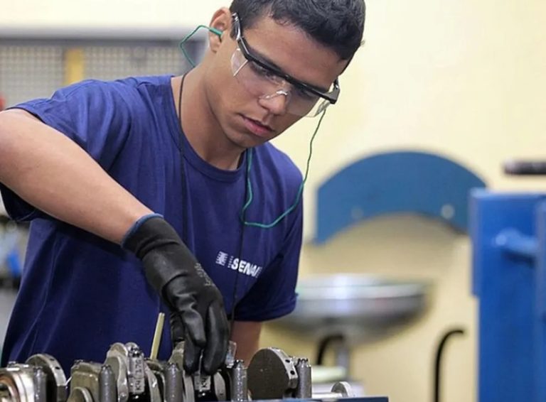 Senai oferece 4,8 mil oportunidades em cursos técnicos em Teixeira e arredores, com 936 bolsas disponíveis