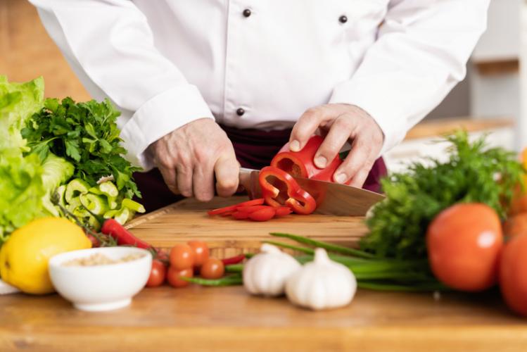 Oportunidade de Trabalho: Restaurante em Teixeira de Freitas Procura Cozinheiro(a)