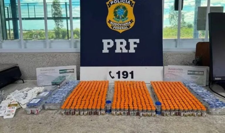 PRF intercepta ônibus com 14 kg de entorpecentes e remédios para emagrecimento