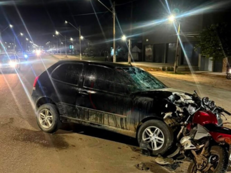 Colisão entre moto e carro em Itabela resulta em morte de pai e ferimentos no filho