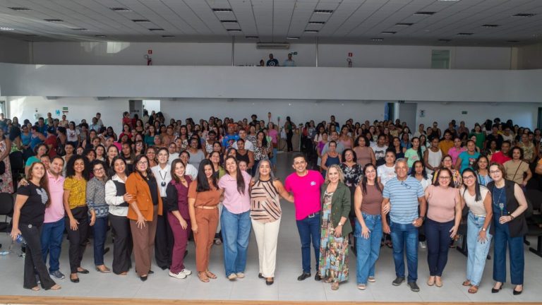 Teixeira forma especialistas da Rede em práticas de educação antirracista