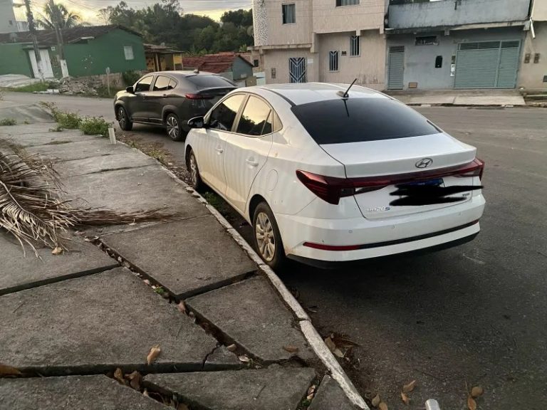 Veículo furtado, utilizado por quadrilha, é recuperado pelas autoridades