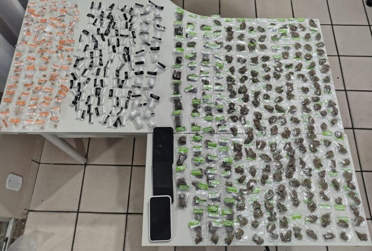 Três jovens são detidos e 400 porções de entorpecentes são confiscadas em Posto da Mata