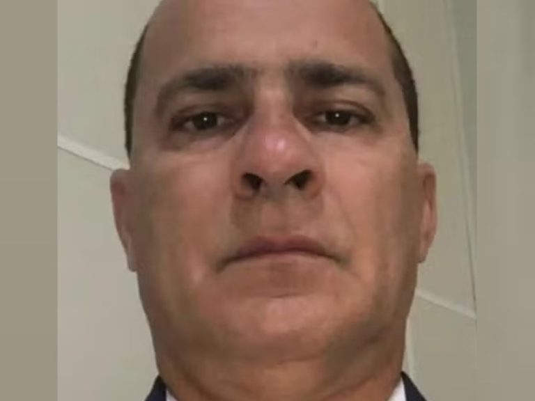 Delegado é detido após substituir placa de veículo durante ação policial