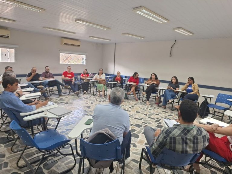 Teixeira discute a importância do ensino superior e a valorização da educação na elaboração do PME